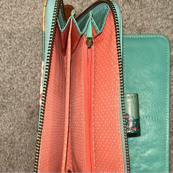 Charming Teal Bird Pattern Wallet - Picture 4 of 4